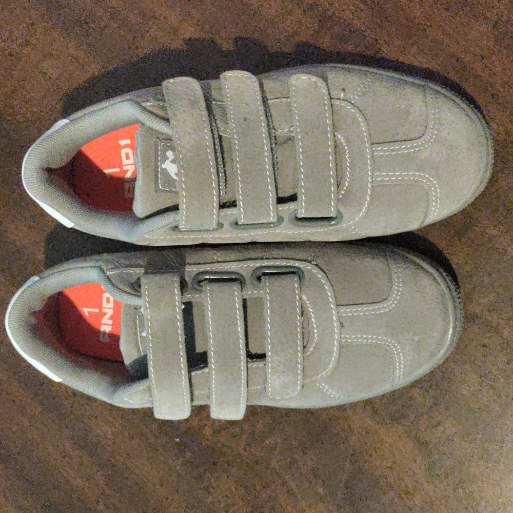 AND1 Boys 3 strap Velcro shoes